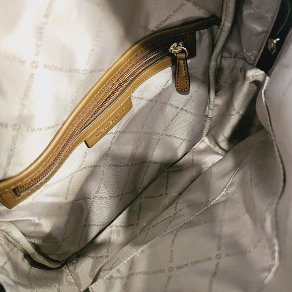 NEW MICHAEL KORS Maisie Medium Logo 2-in-1 Backpack - Picture 11 of 12